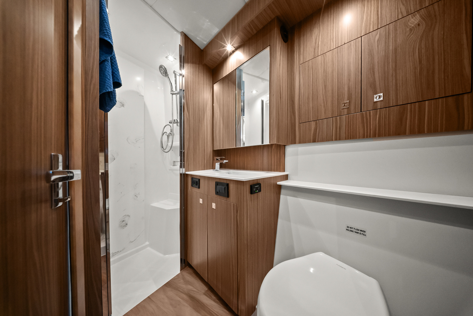 2025 Cruisers Yachts 50 Cantius