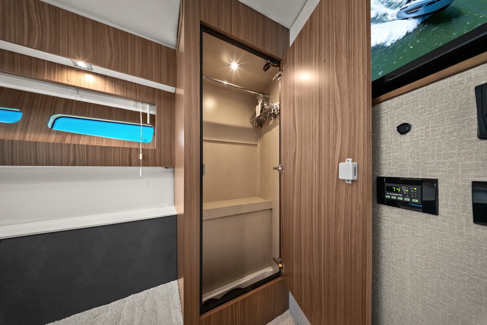2025 Cruisers Yachts 50 Cantius
