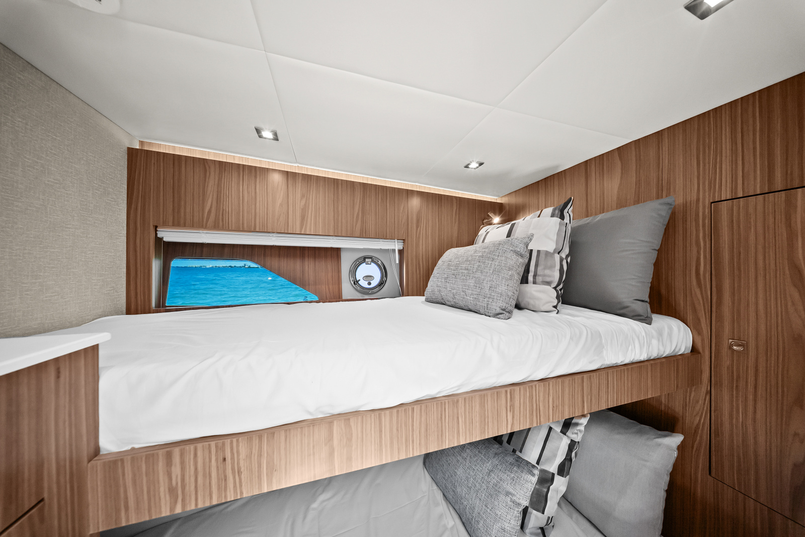 2025 Cruisers Yachts 50 Cantius