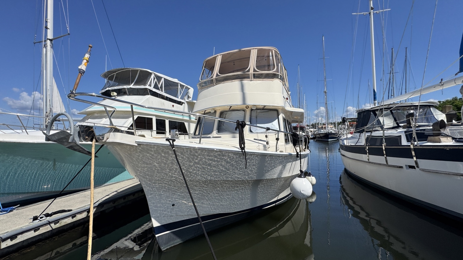 40' 2004 Mainship 400 Trawler