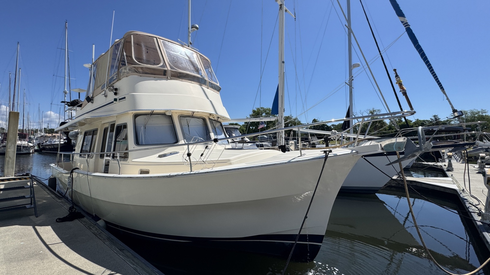 40' 2004 Mainship 400 Trawler