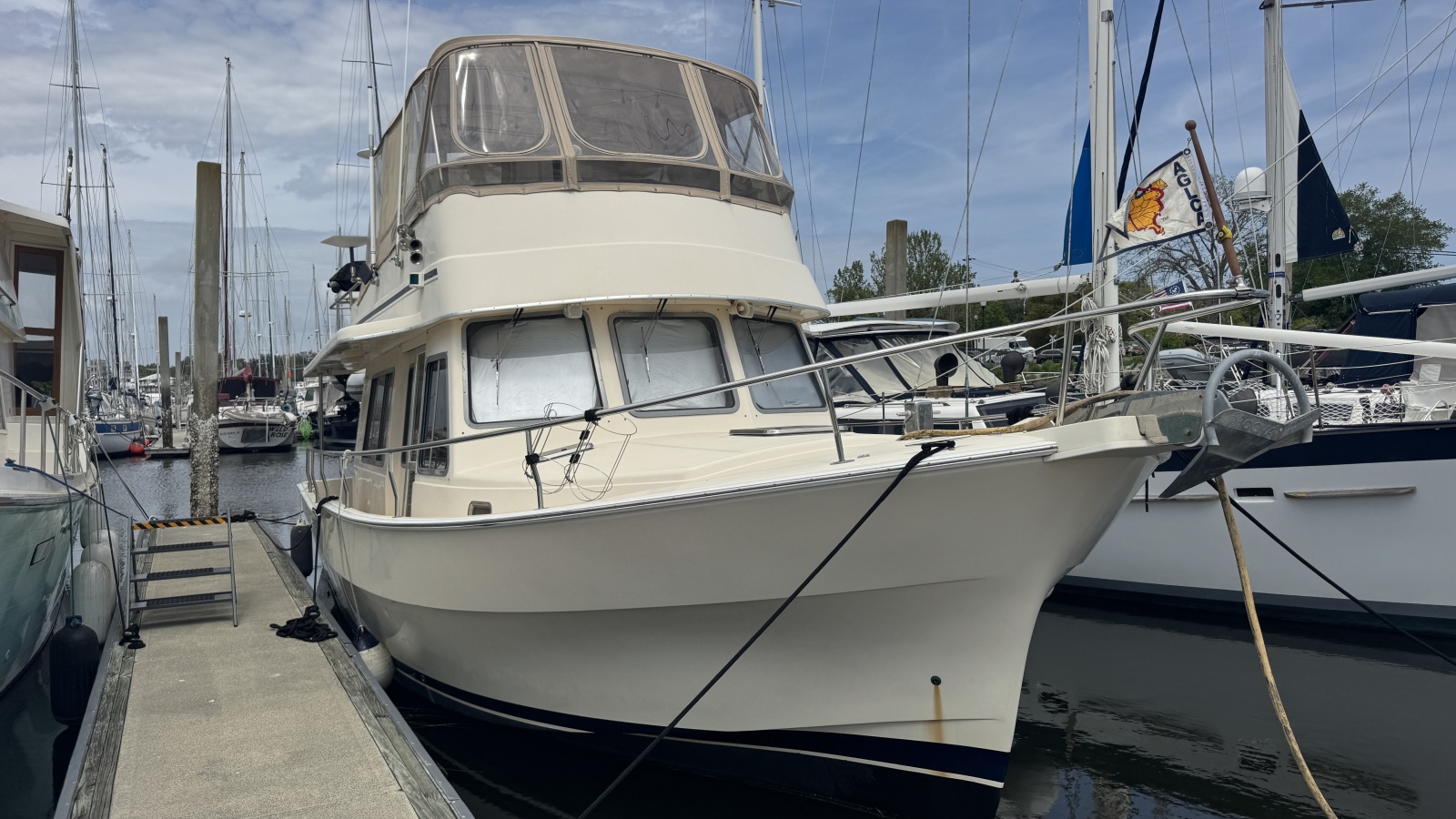 40' 2004 Mainship 400 Trawler