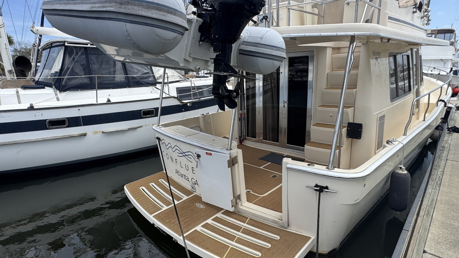 40' 2004 Mainship 400 Trawler