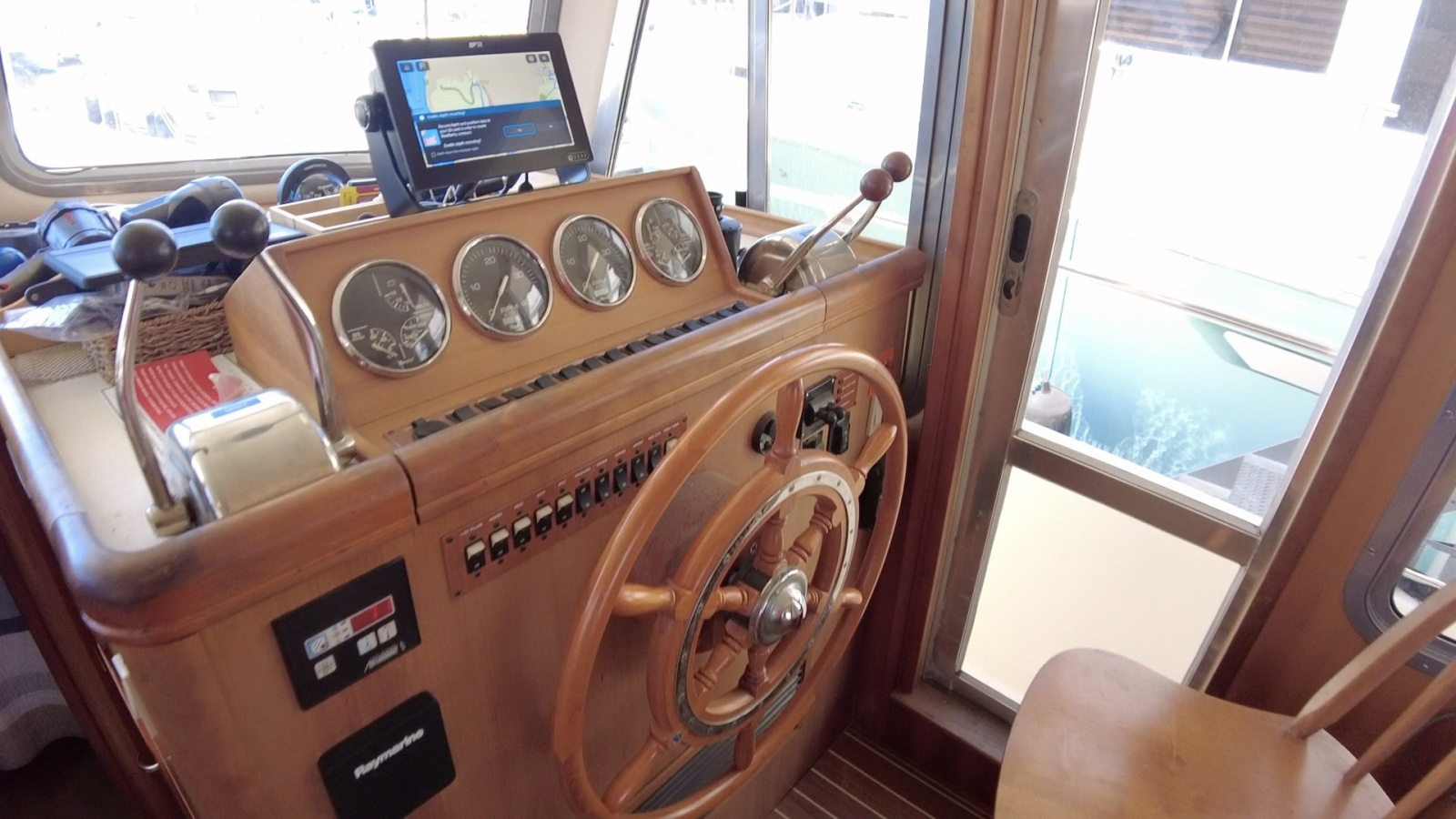 40' 2004 Mainship 400 Trawler
