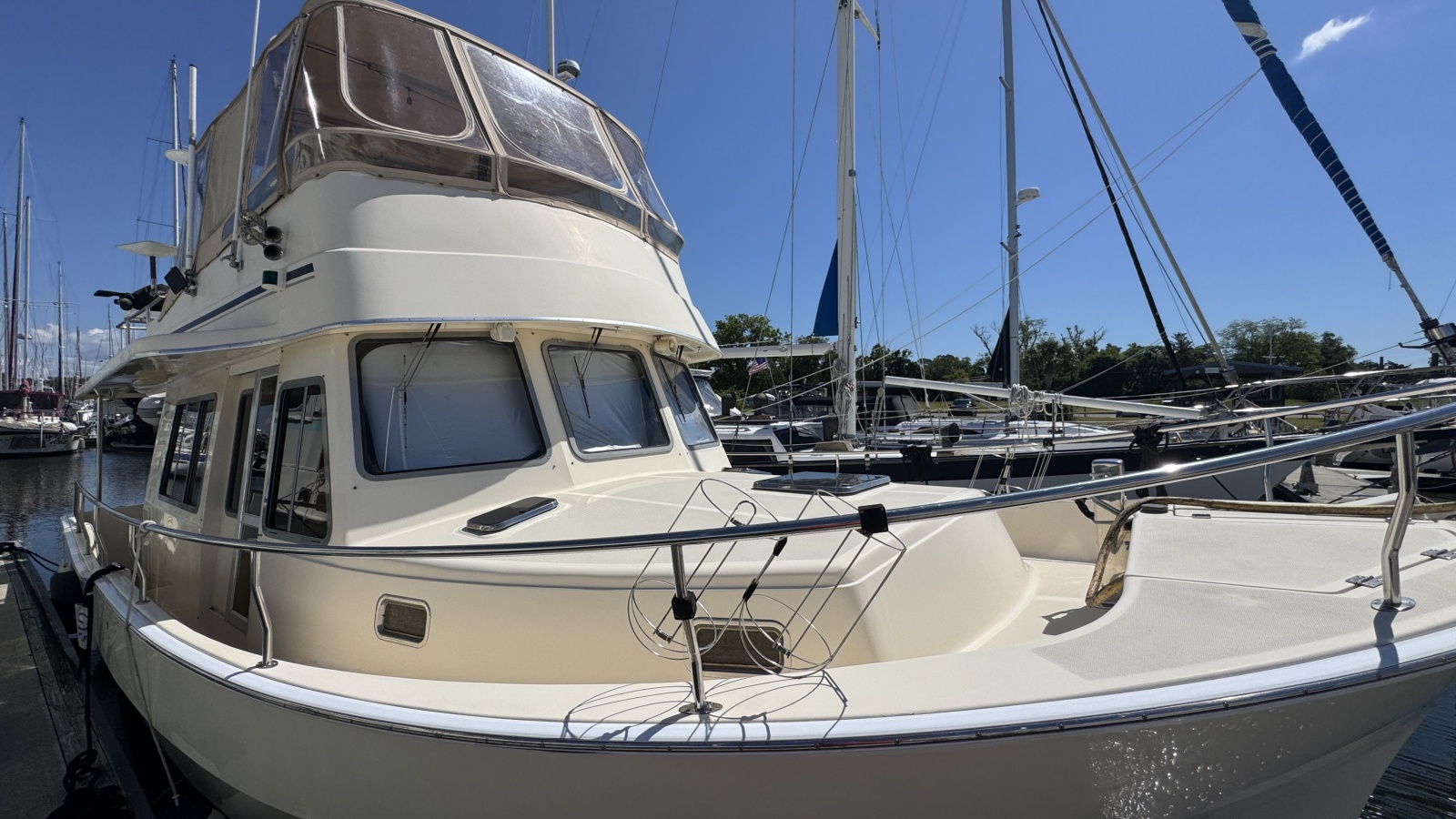 40' 2004 Mainship 400 Trawler