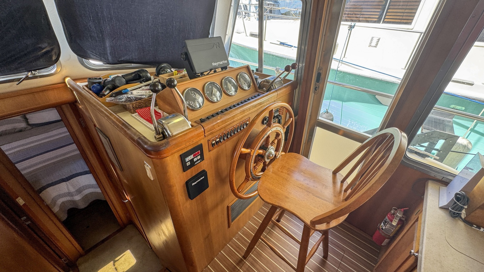 40' 2004 Mainship 400 Trawler