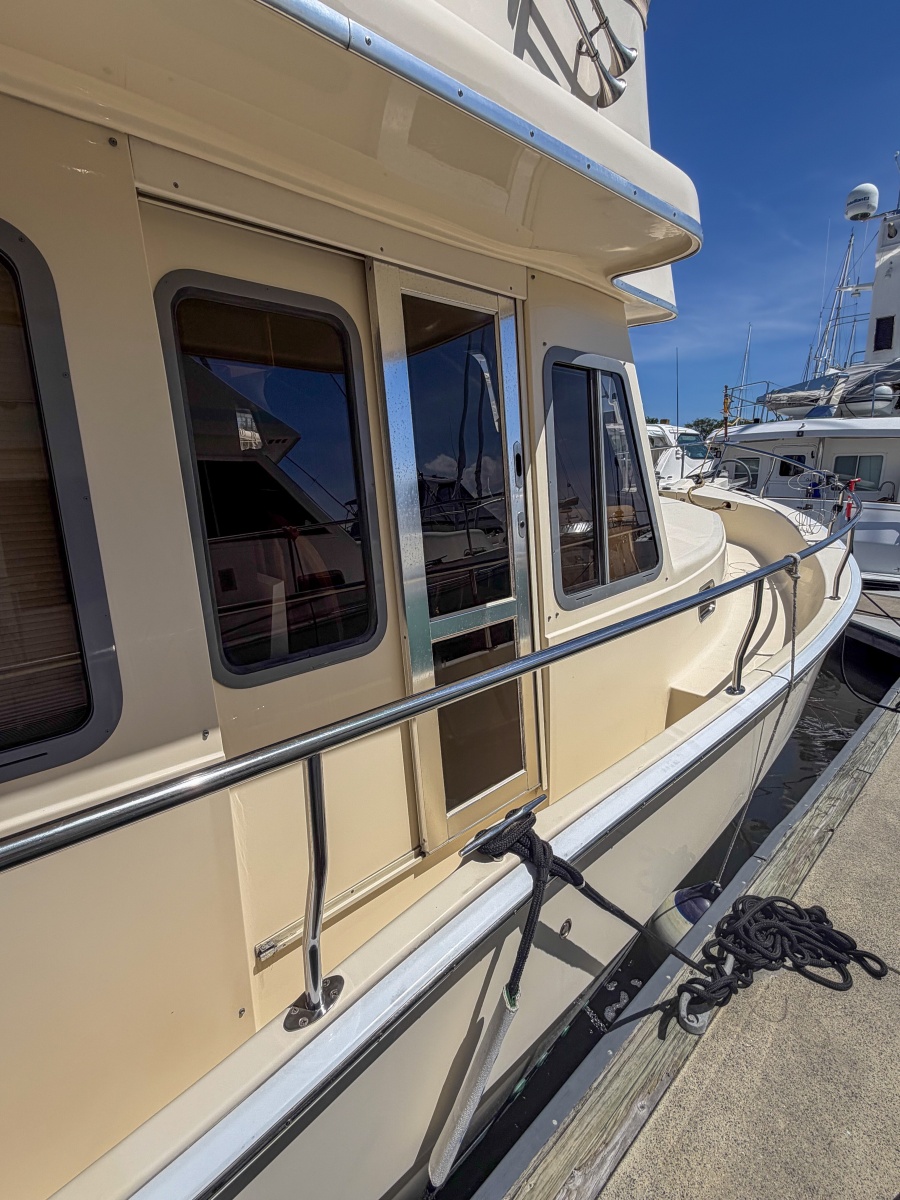 40' 2004 Mainship 400 Trawler