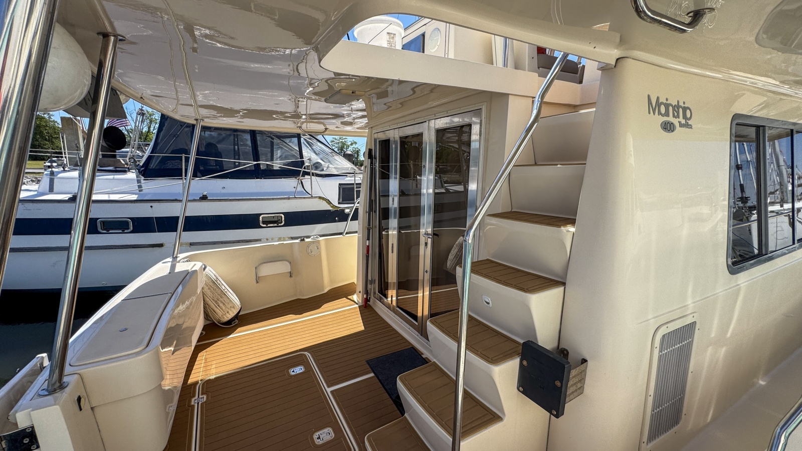 40' 2004 Mainship 400 Trawler