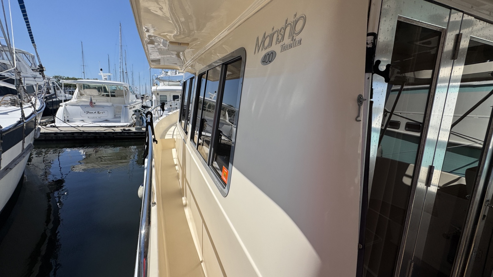 40' 2004 Mainship 400 Trawler