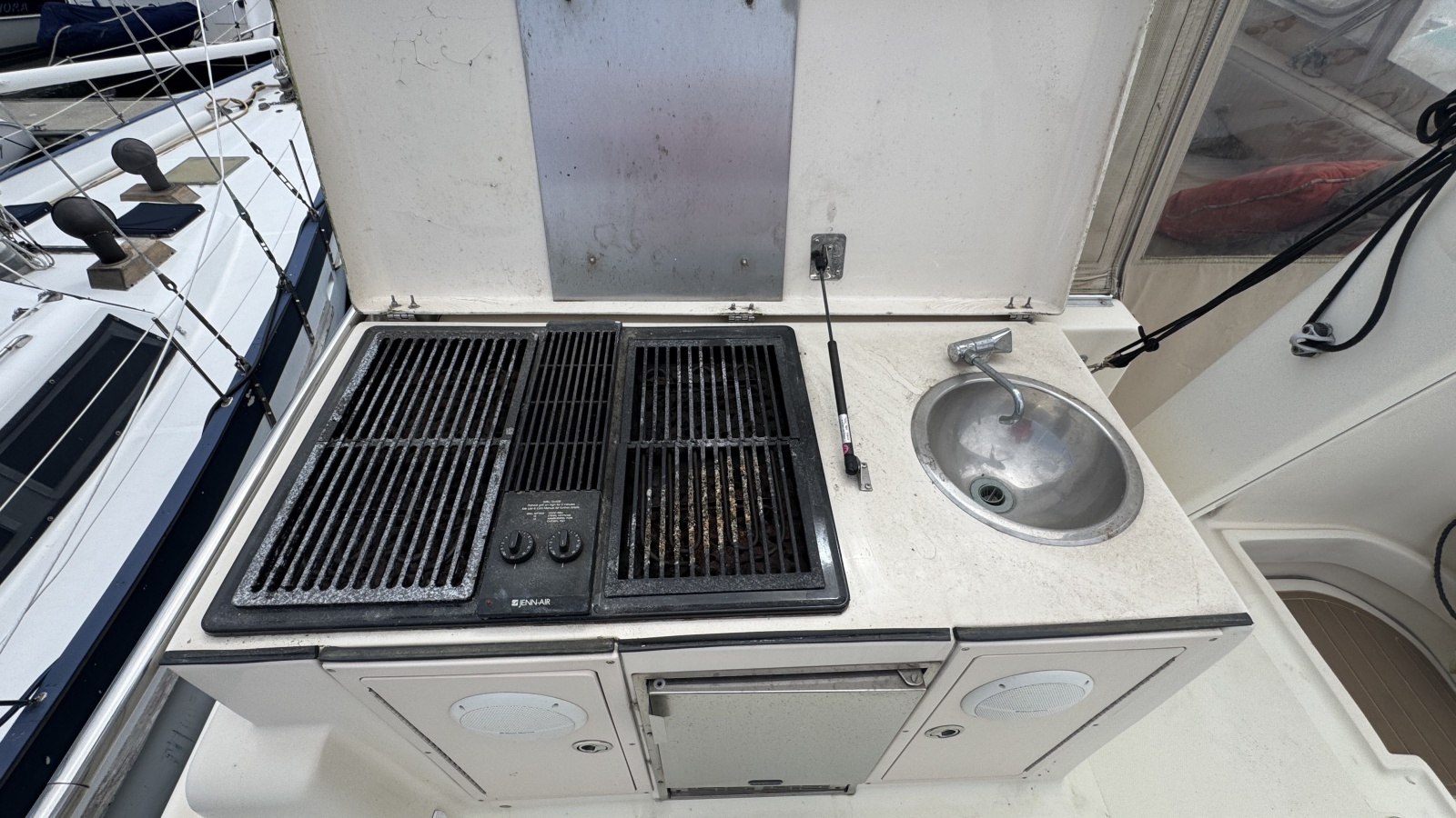 40' 2004 Mainship 400 Trawler