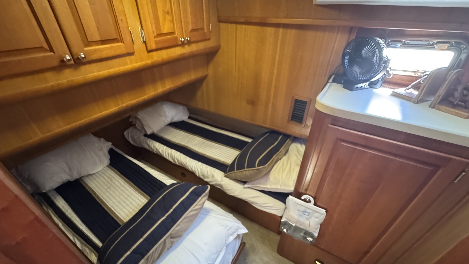 40' 2004 Mainship 400 Trawler