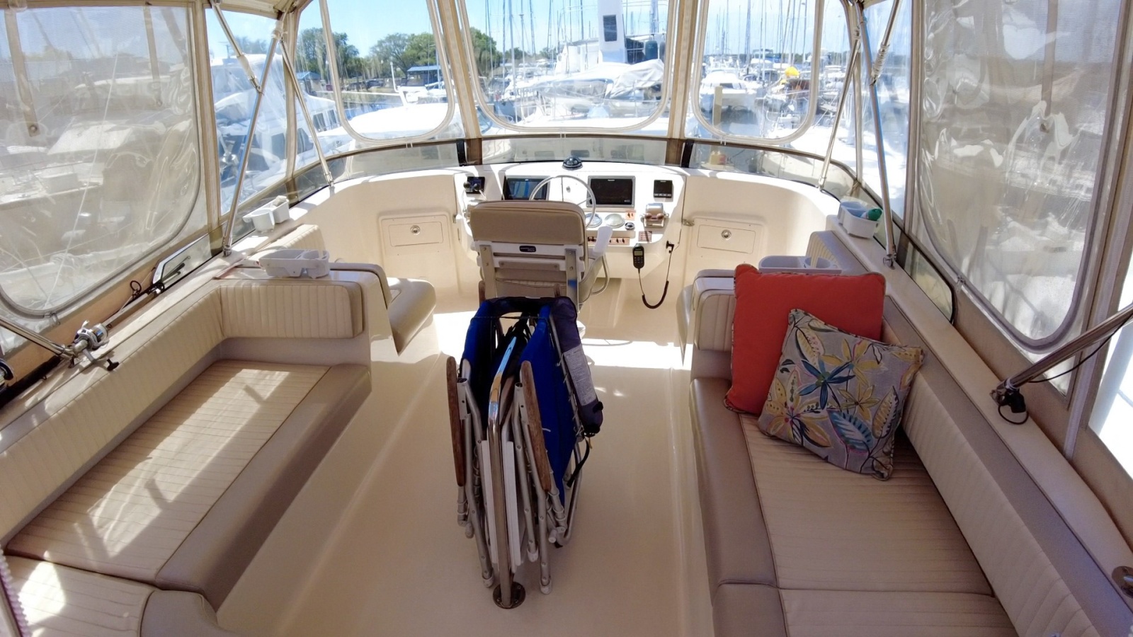 40' 2004 Mainship 400 Trawler