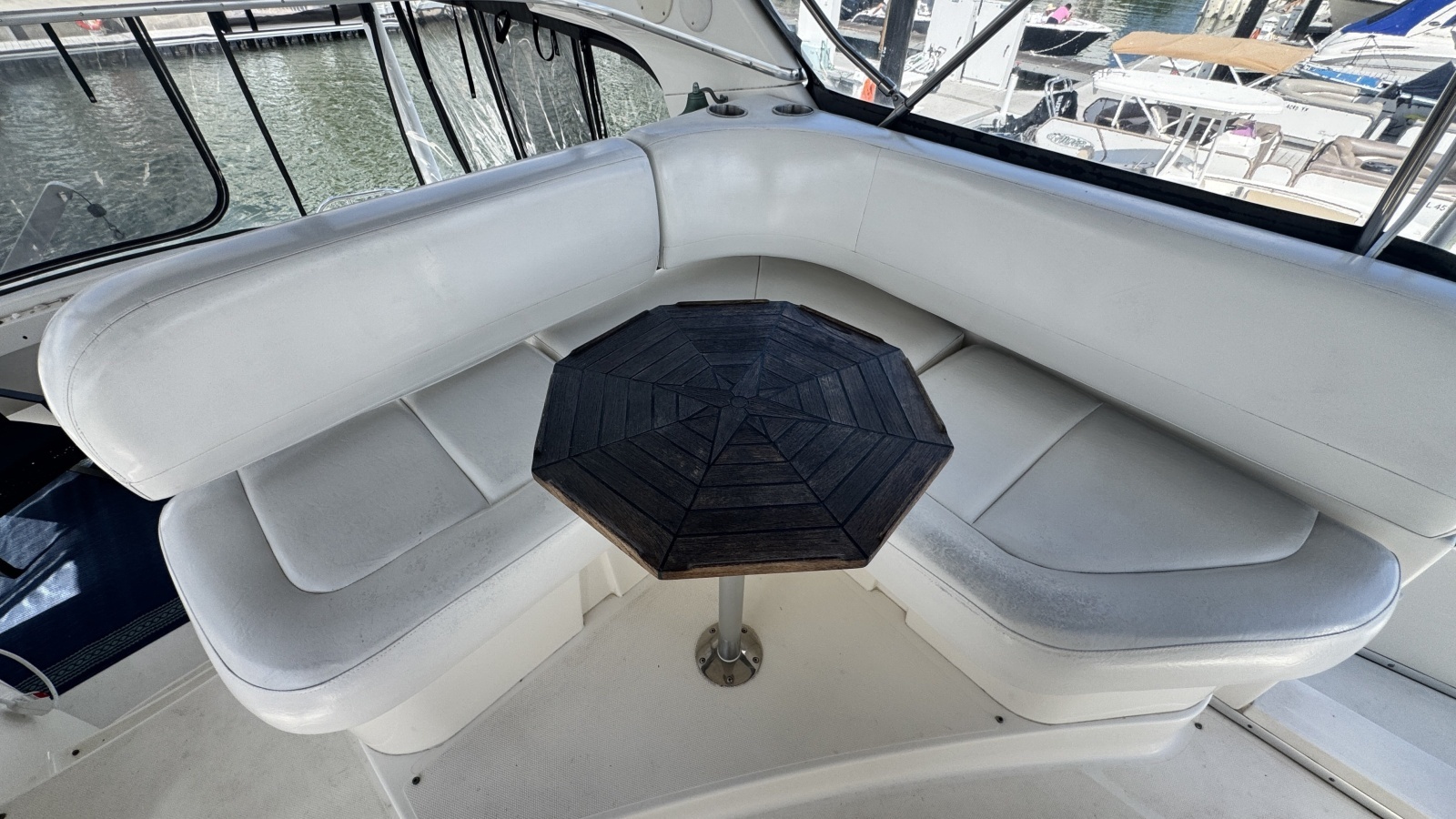 Flybridge Lounge Seating