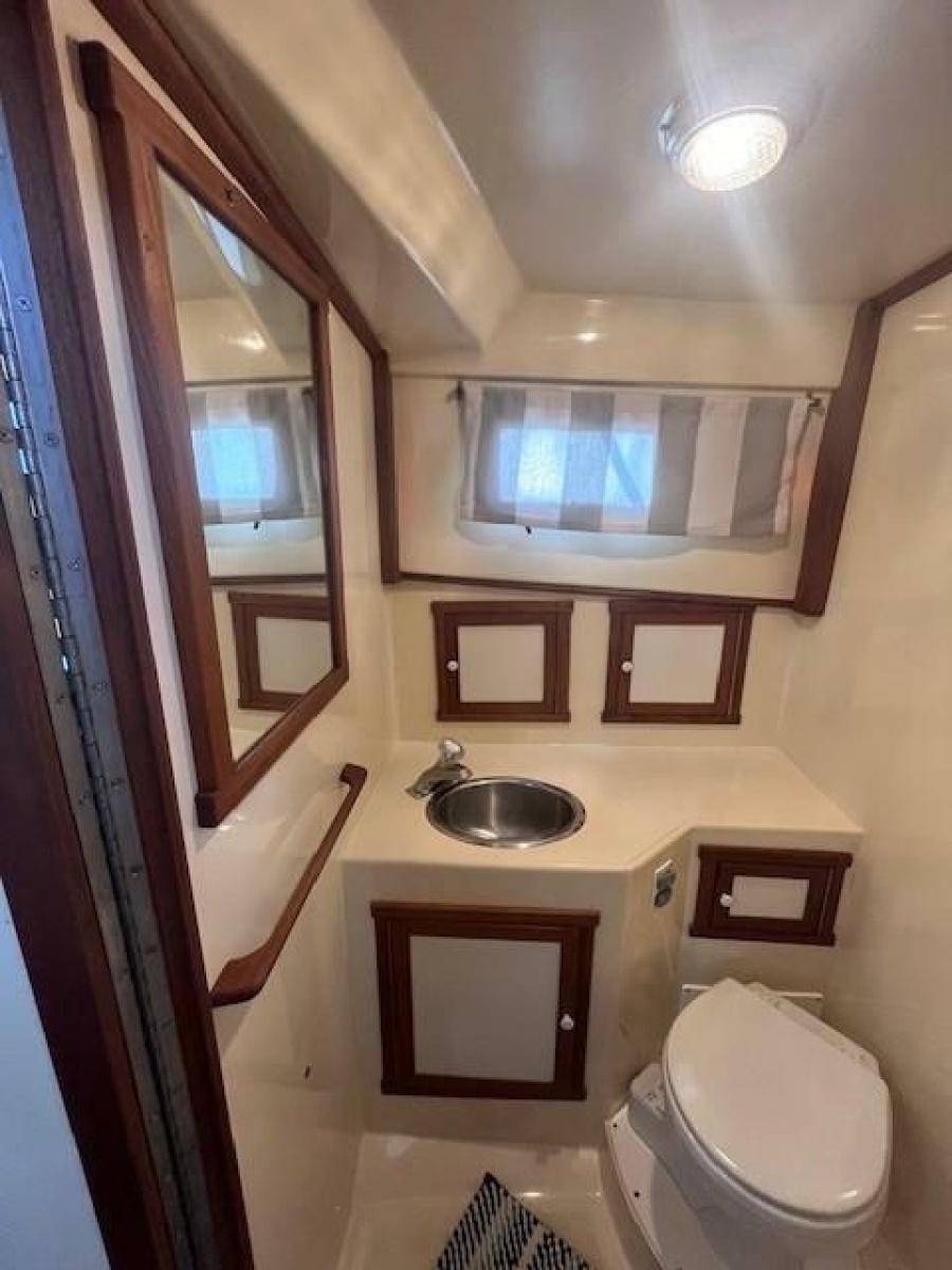 1989 Blue Seas Out Island Explorer
