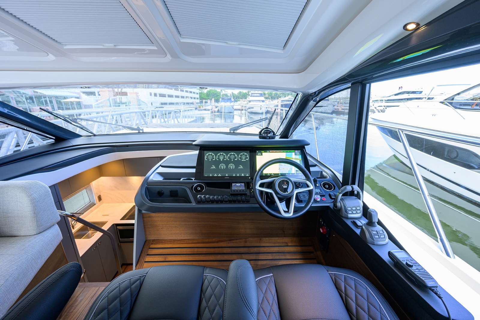 Princess 50 Everlong - Interior Helm