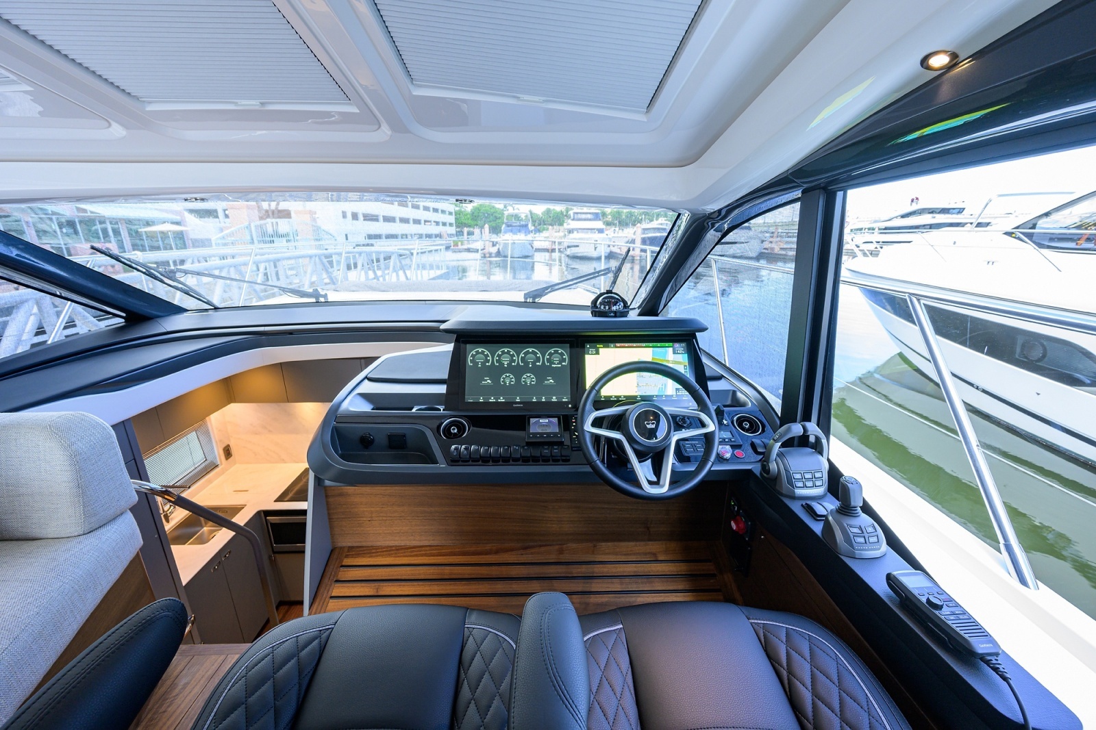 Princess 50 Everlong - Interior Helm