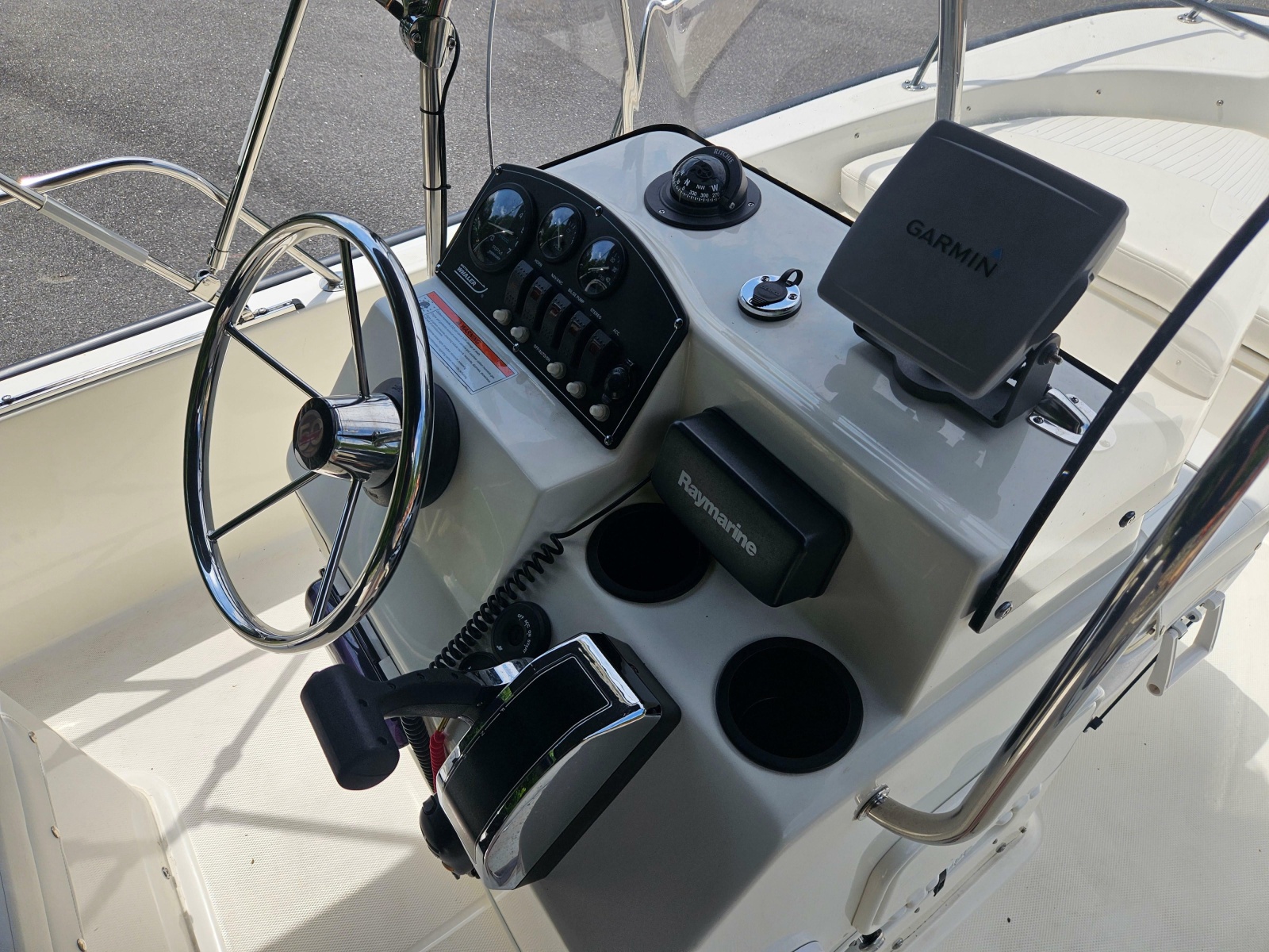 2008 Boston Whaler 170 Montauk