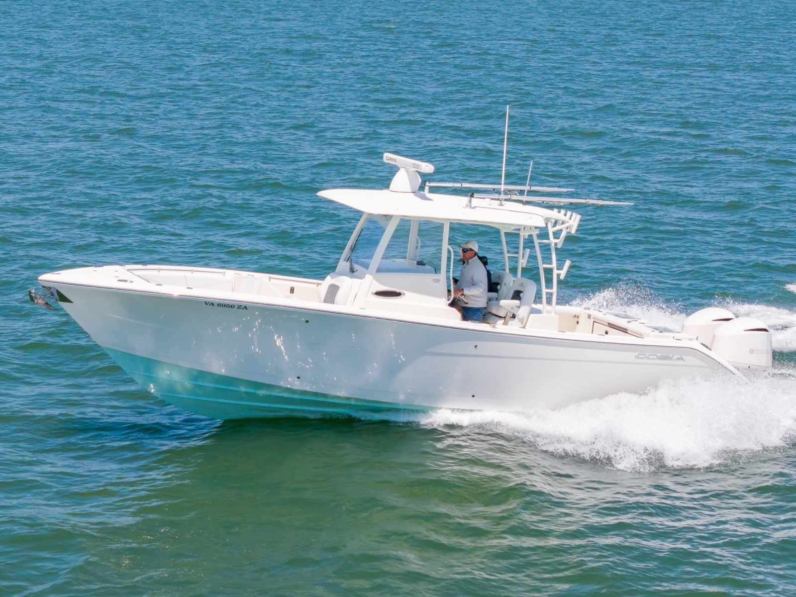 32 Cobia 2020 Hank 01