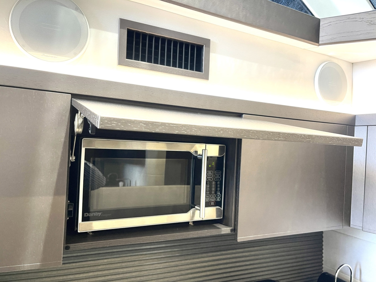 2020 Galeon 425 HTS