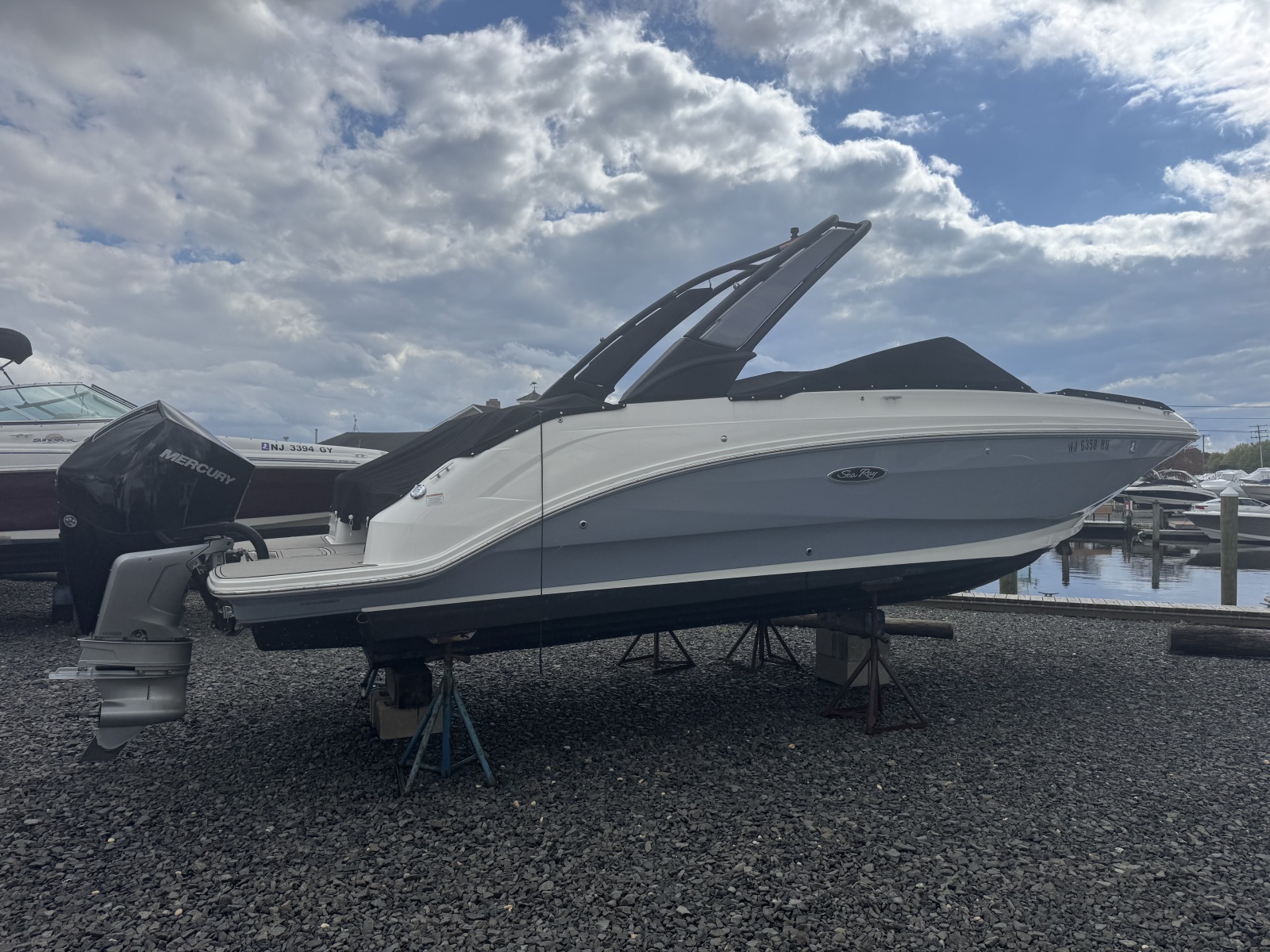 2024 Sea Ray SDX 250 Outboard