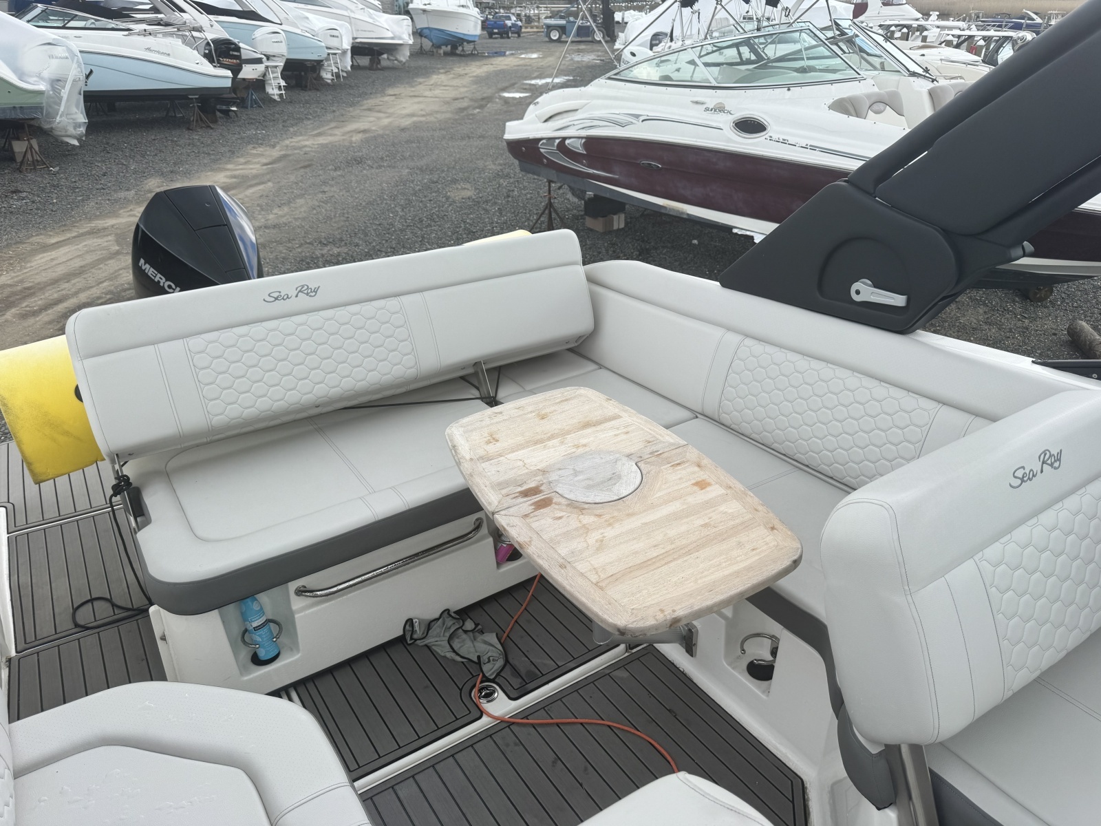 2024 Sea Ray SDX 250 Outboard