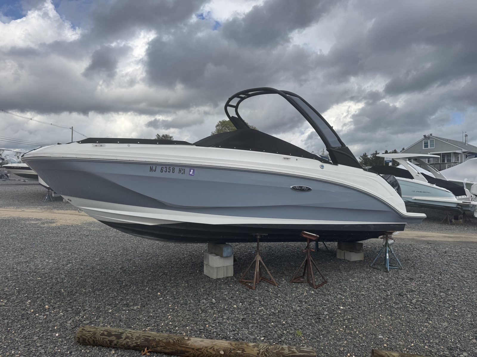 2024 Sea Ray SDX 250 Outboard