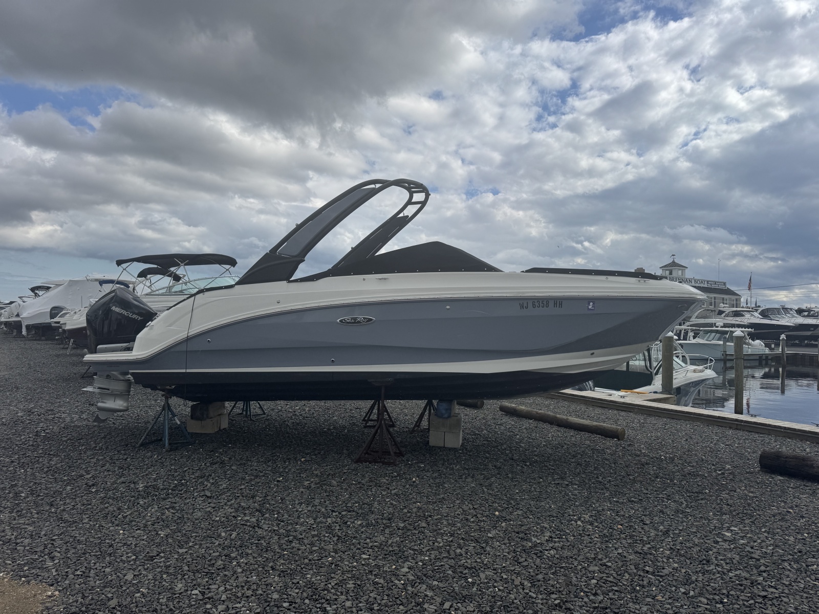 2024 Sea Ray SDX 250 Outboard