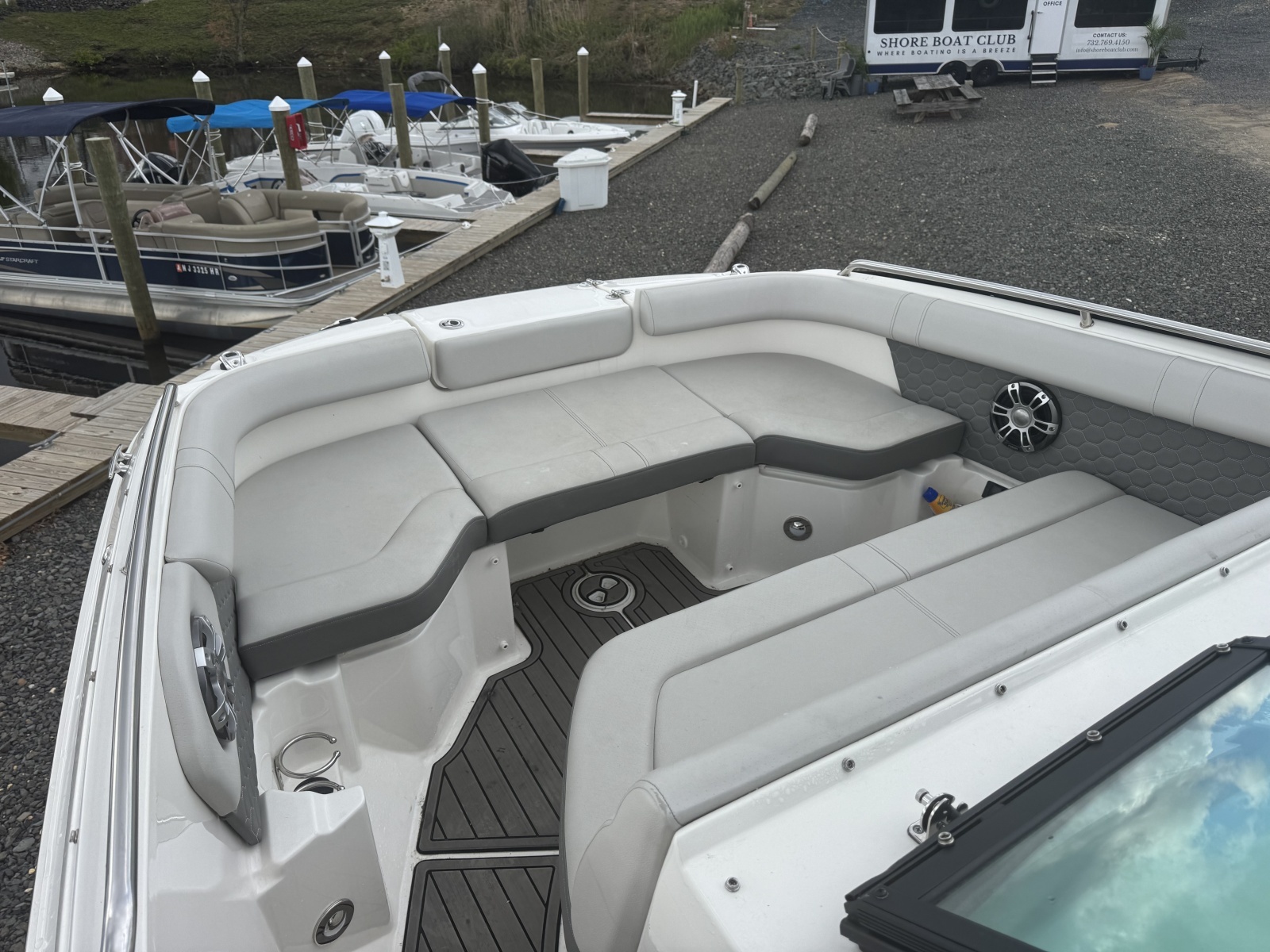 2024 Sea Ray SDX 250 Outboard