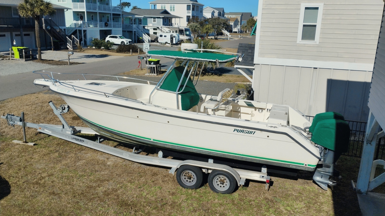 2001 Pursuit 2670 Cuddy Console