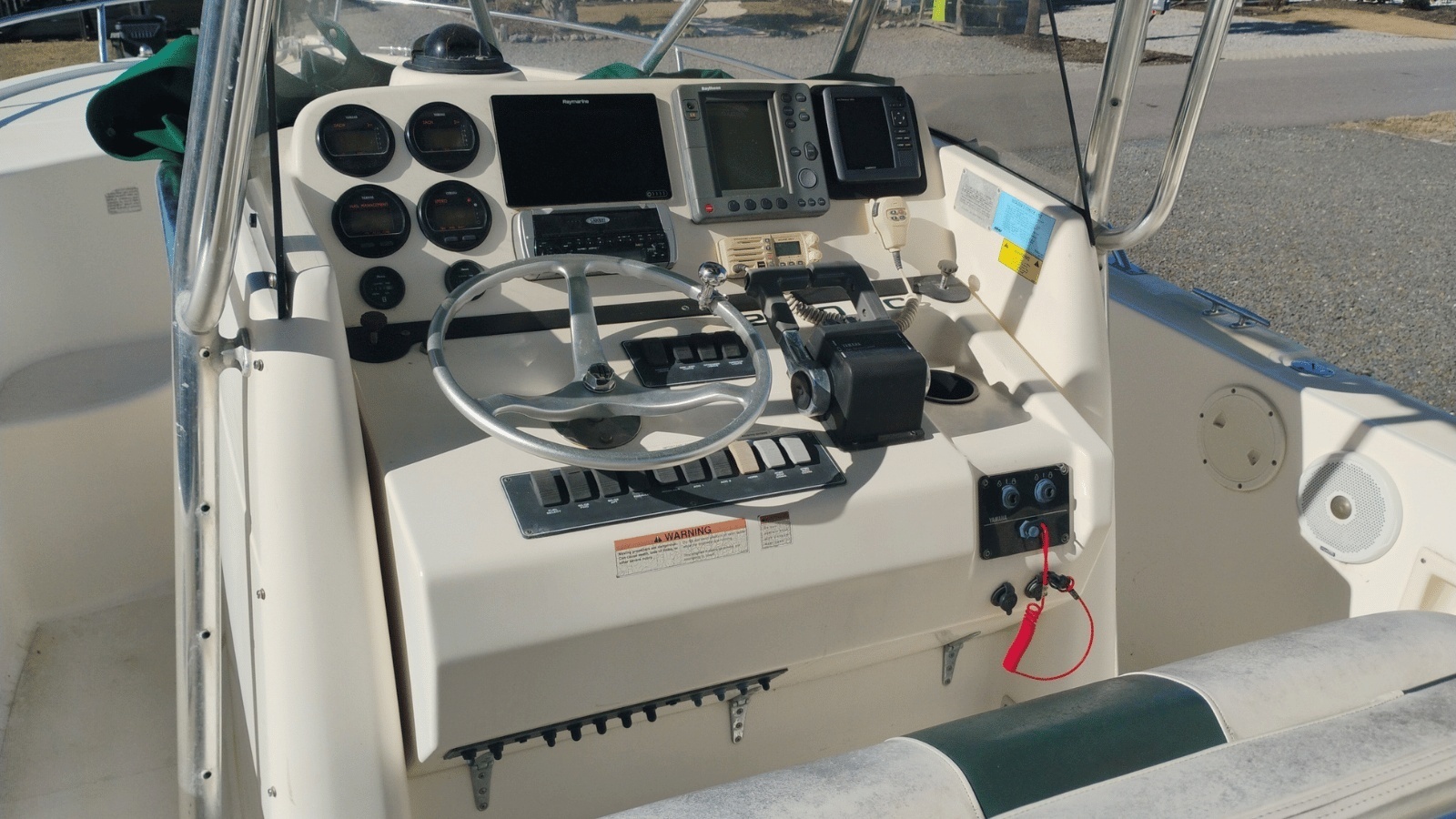 2001 Pursuit 2670 Cuddy Console