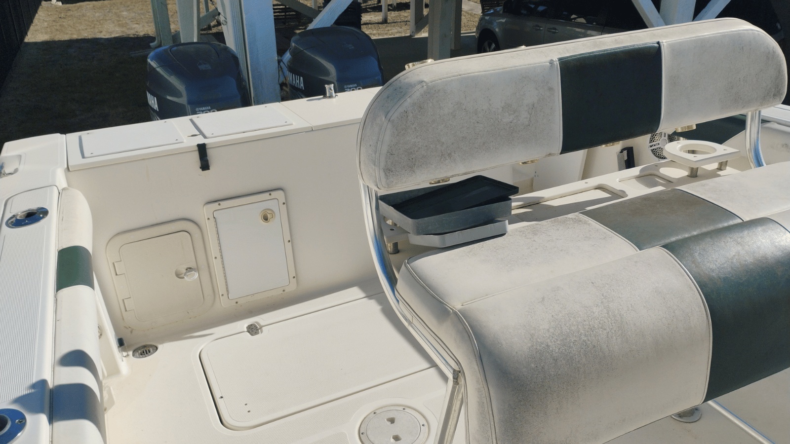 2001 Pursuit 2670 Cuddy Console