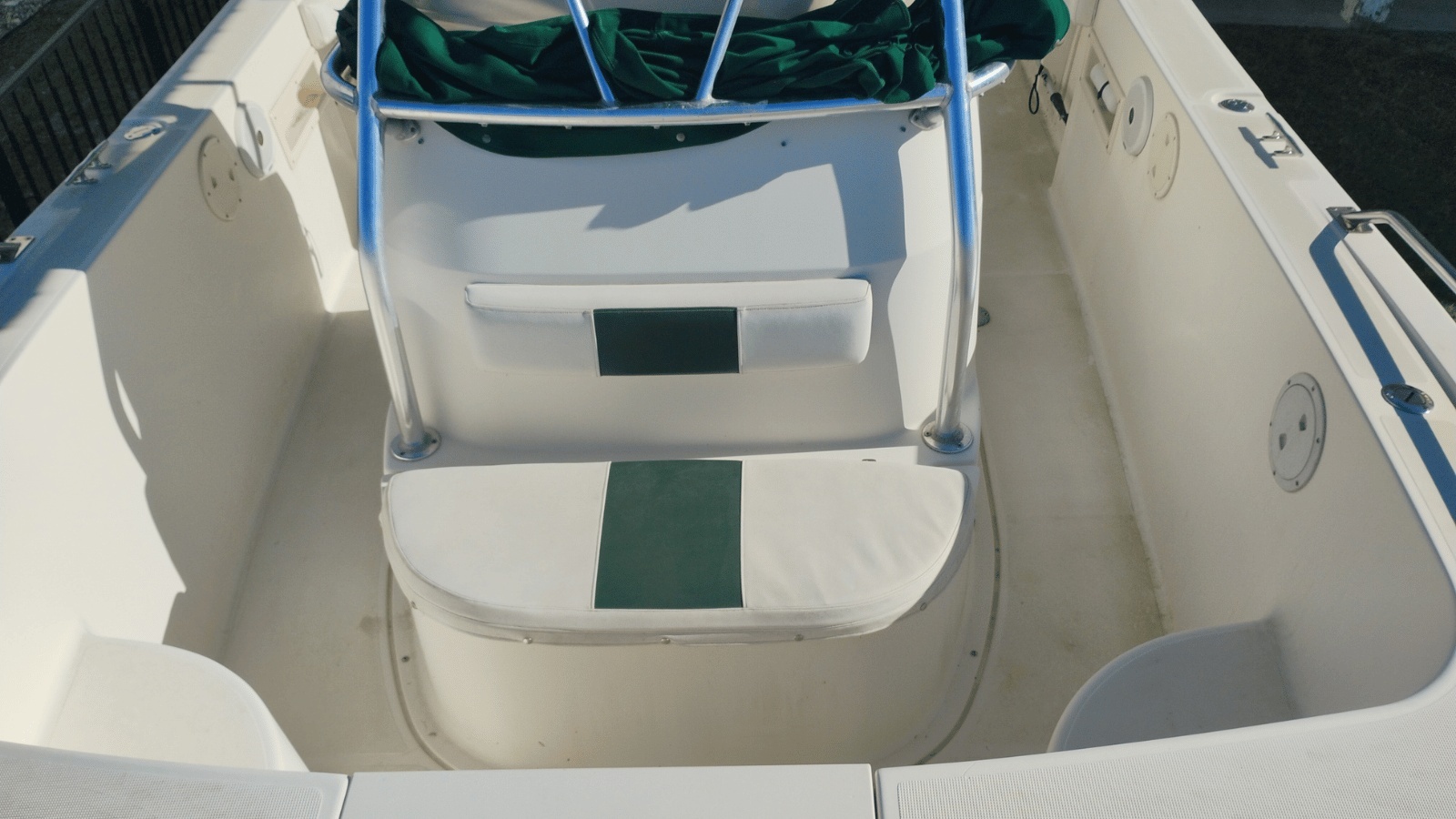 2001 Pursuit 2670 Cuddy Console