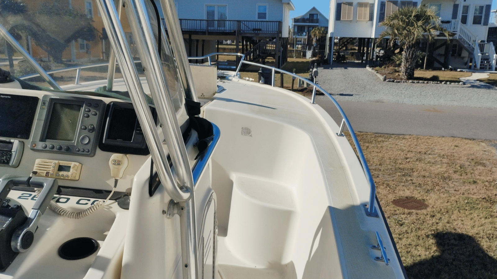 2001 Pursuit 2670 Cuddy Console