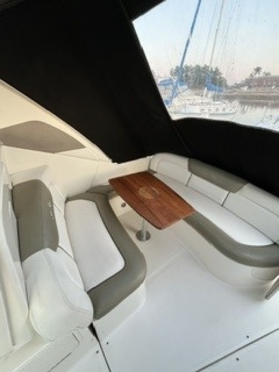 Cockpit Dinette