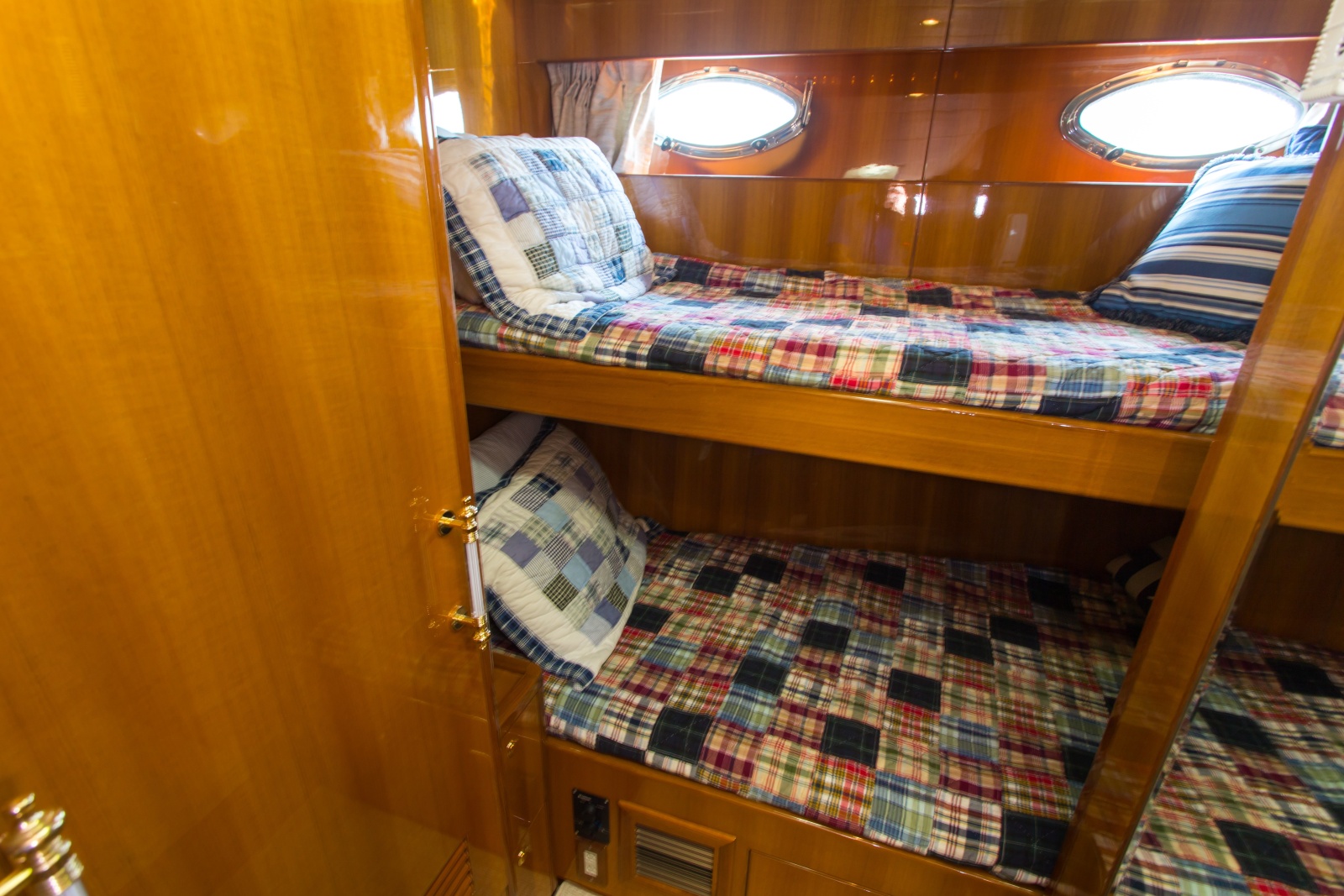 2003 Jefferson 57 Pilothouse