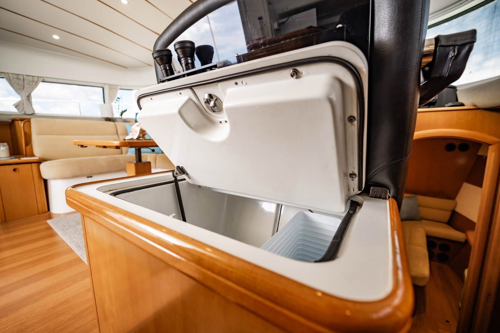 2005 Lagoon Power 43