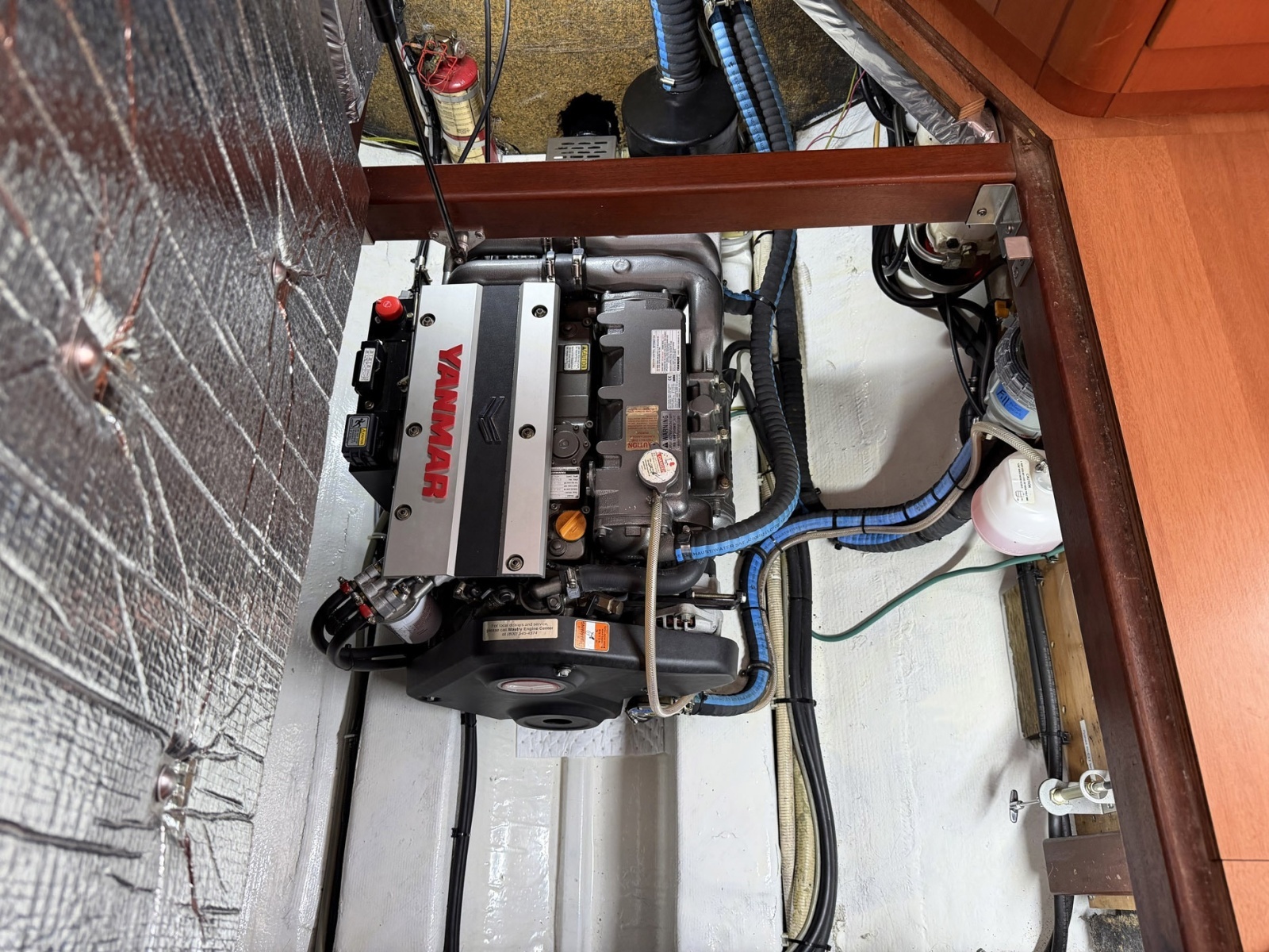 2005 Lagoon Power 43