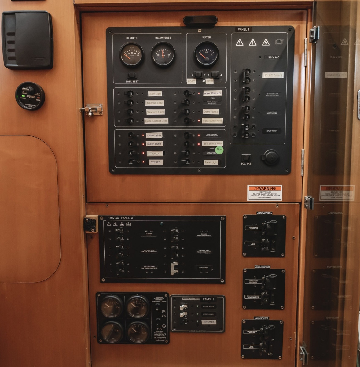 2005 Lagoon Power 43