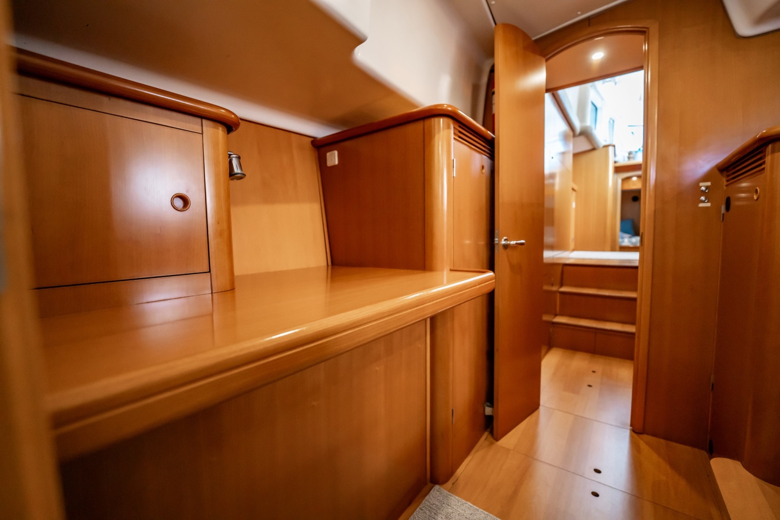 2005 Lagoon Power 43