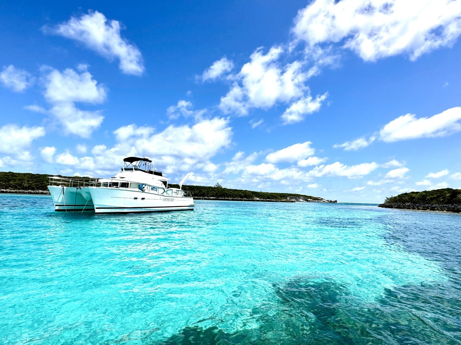 2005 Lagoon Power 43