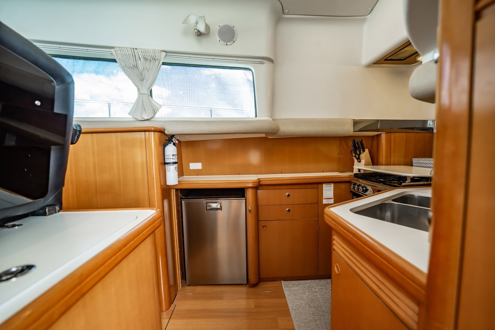 2005 Lagoon Power 43