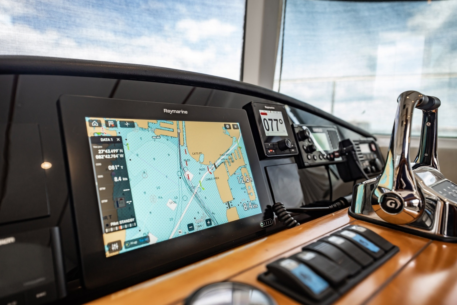 2005 Lagoon Power 43