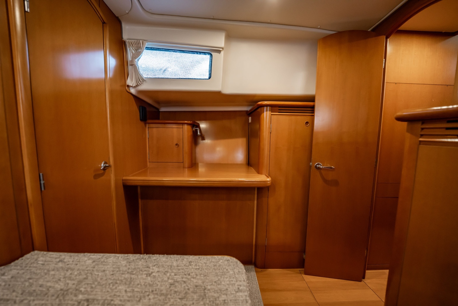 2005 Lagoon Power 43