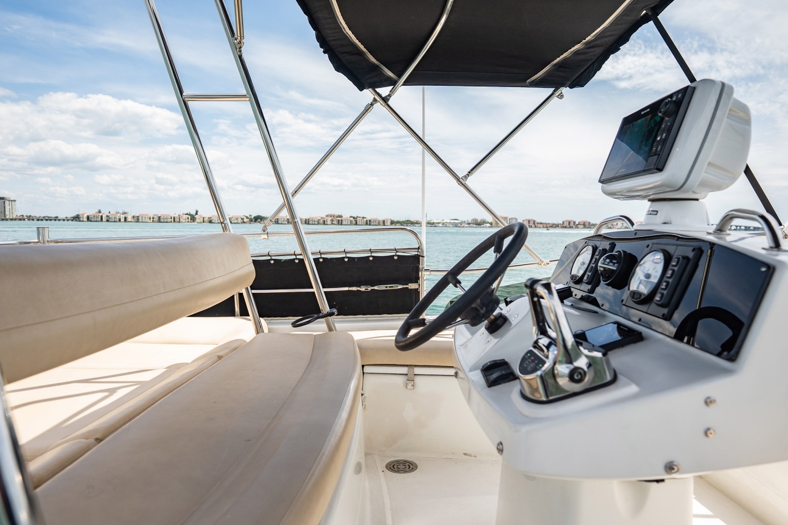 2005 Lagoon Power 43