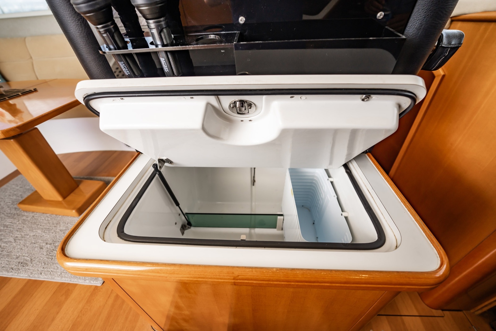 2005 Lagoon Power 43