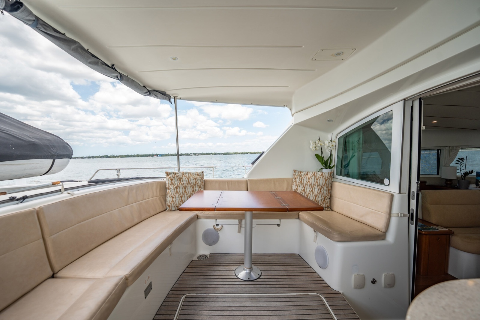 2005 Lagoon Power 43