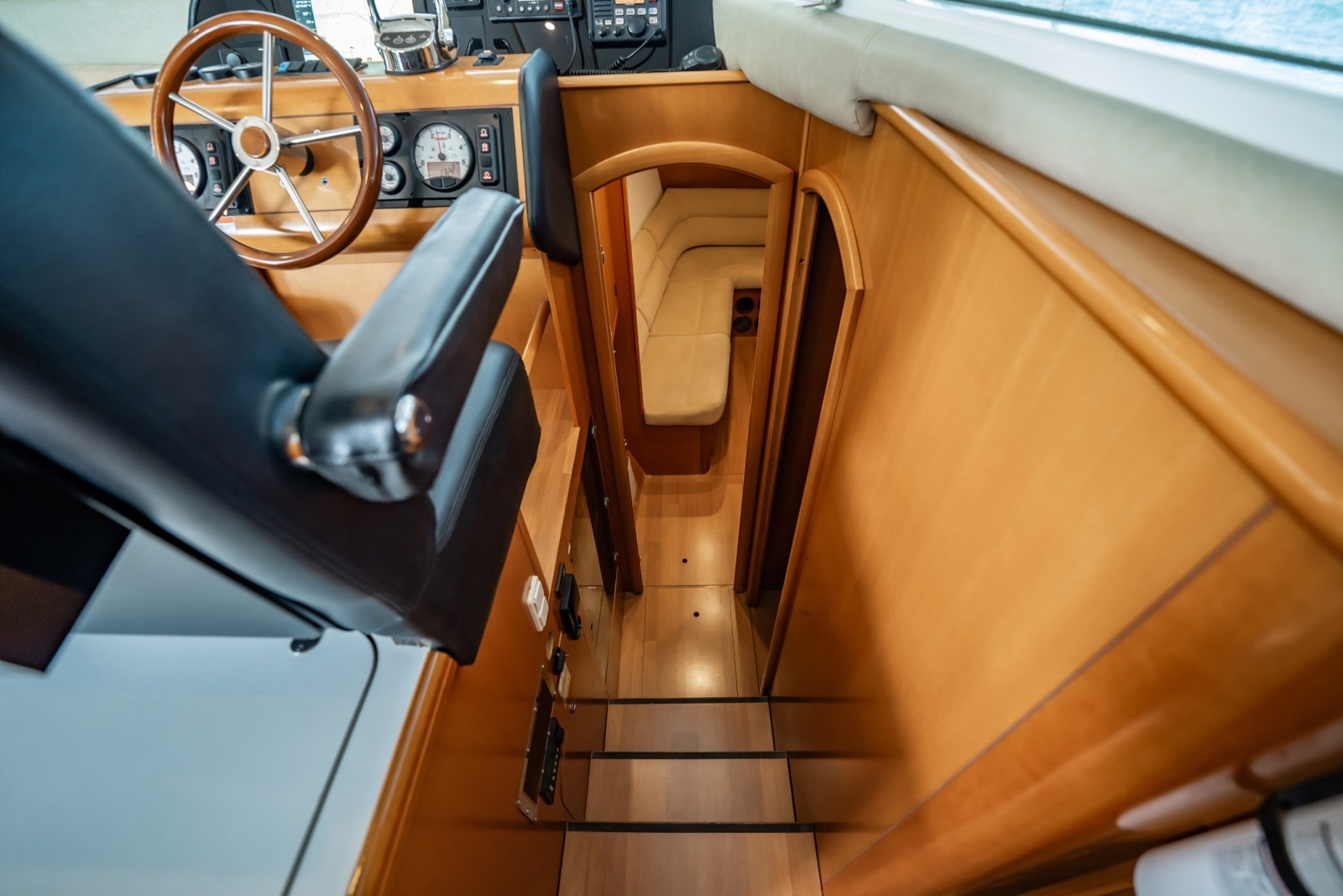 2005 Lagoon Power 43