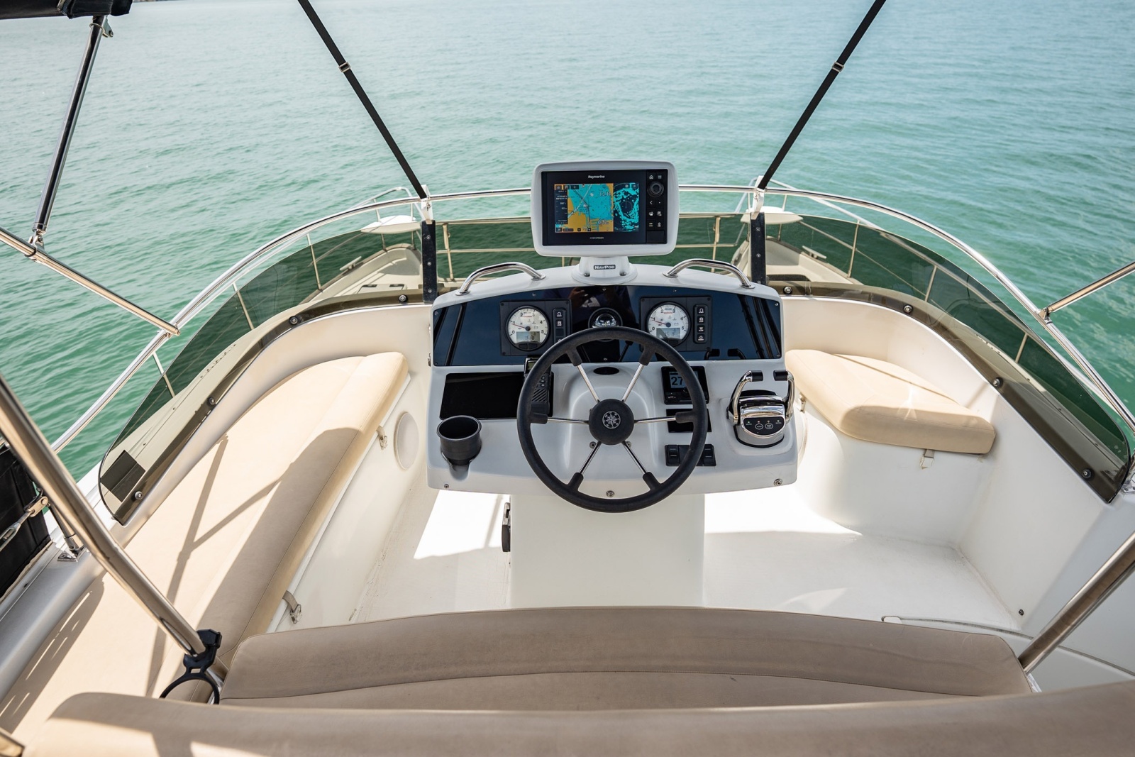 2005 Lagoon Power 43