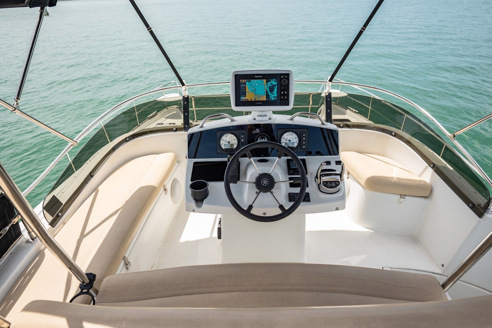 2005 Lagoon Power 43