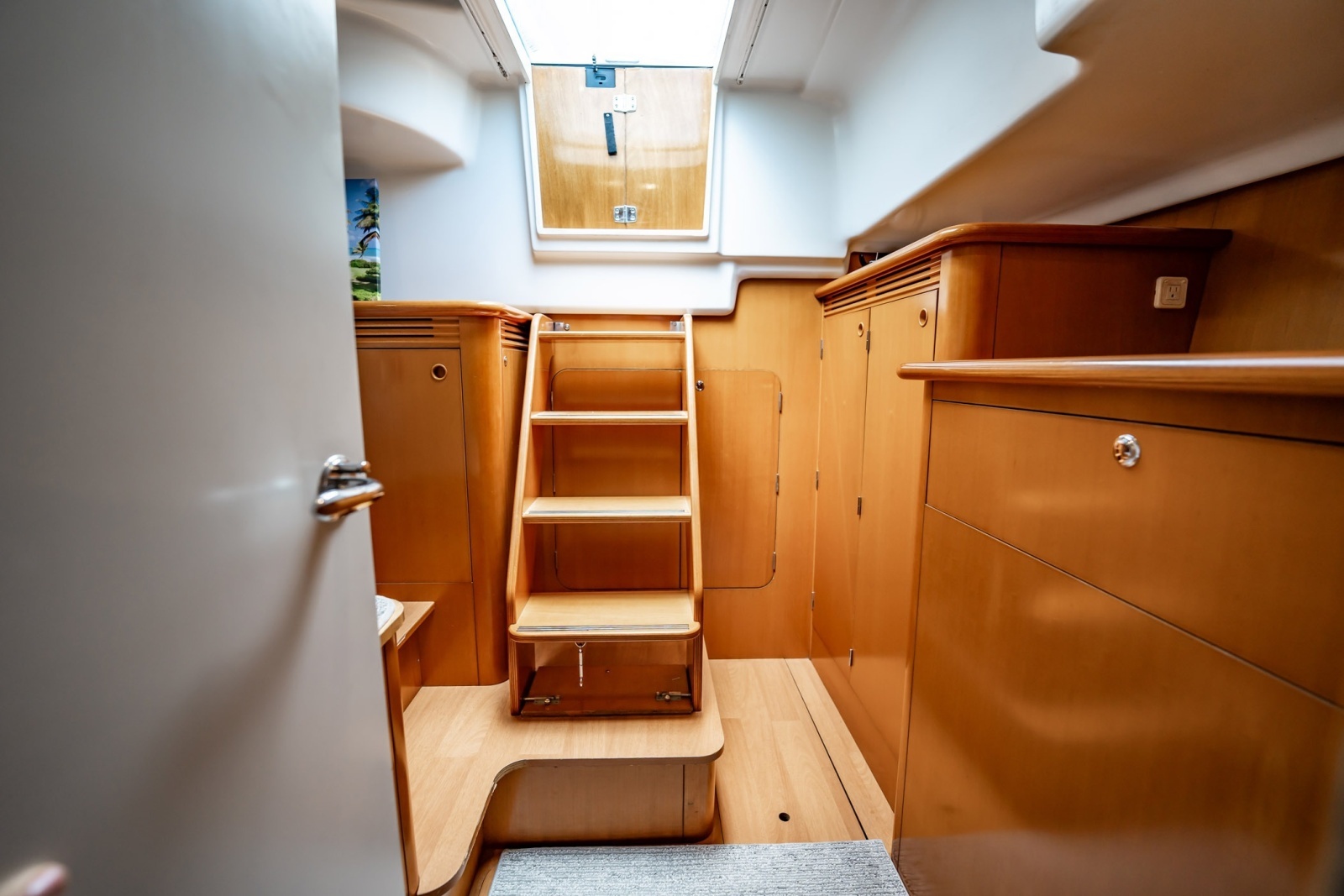 2005 Lagoon Power 43